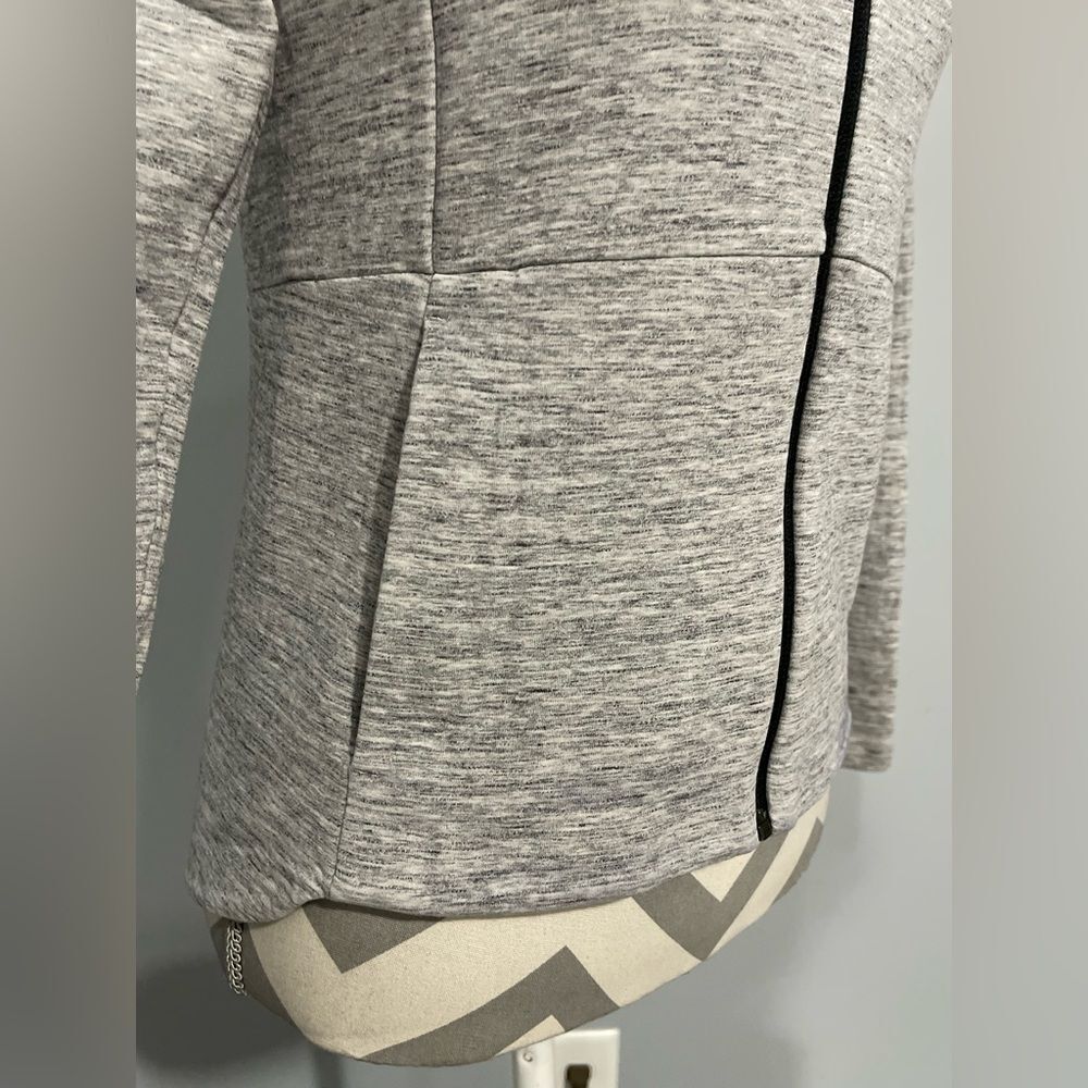 Lululemon Jacket - Picture 9 of 11